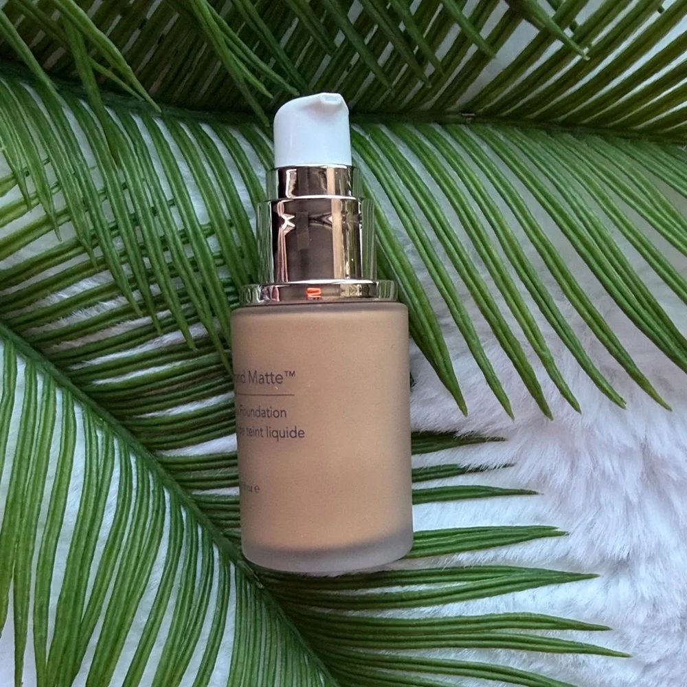 NIB Jane Iredale Beyond Matte Liquid Foundation shade M9